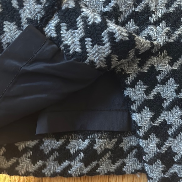 DKNY Wool Houndstooth Knee Length Pencil Skirt Sz 10 Black Grey Office Boardroom - Picture 3 of 7